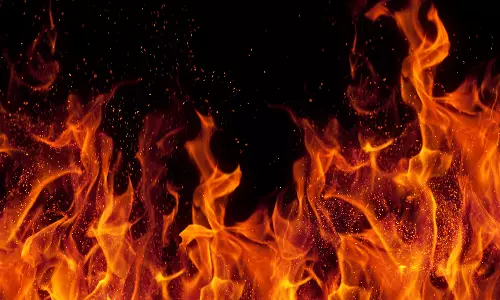 തമിഴ്‌നാട്ടില്‍ പടക്ക കടക്ക്  തീപിടിച്ച് അഞ്ച് പേർ മരിച്ചു