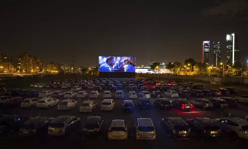 കുവൈത്തിൽ ഇനി വാഹനത്തിലിരുന്ന് വലിയ സ്‌ക്രീനിൽ സിനിമ കാണാം...