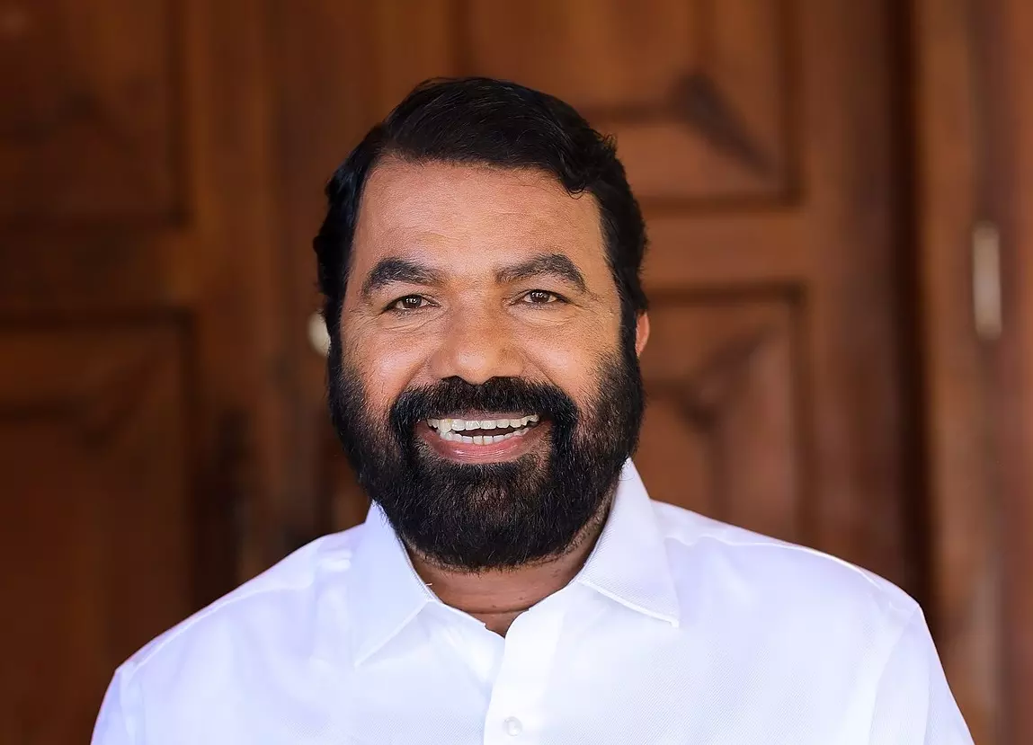 കുട്ടികളെ സ്കൂളില് അയക്കണമെങ്കില് രക്ഷിതാക്കള് രണ്ട് ഡോസ് വാക്സിനെടുക്കണം: വിദ്യാഭ്യാസമന്ത്രി കുട്ടികളെ സ്കൂളില് അയക്കണമെങ്കില് രക്ഷിതാക്കള് രണ്ട് ഡോസ് വാക്സിനെടുക്കണം: വിദ്യാഭ്യാസമന്ത്രി