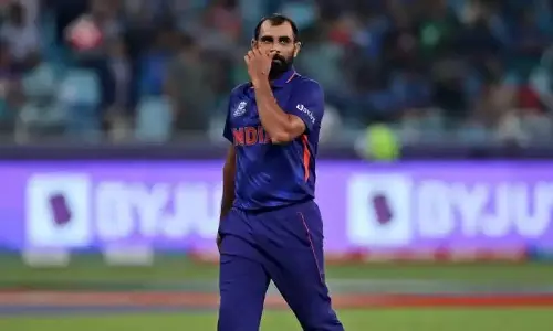 ഷമി ഹീറോയാടാ... ഹീറോ... ഷമി ഹീറോയാടാ... ഹീറോ...