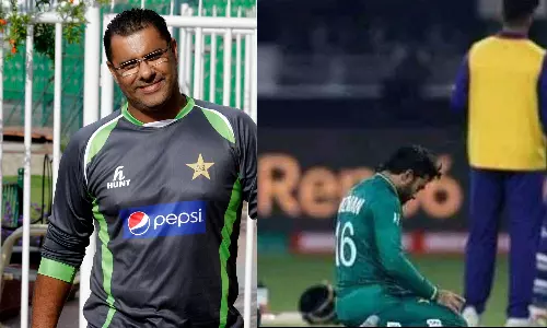 പറഞ്ഞത് തെറ്റായിപ്പോയി: നമസ്‌കാര പരാമർശത്തിൽ മാപ്പ് ചോദിച്ച് വഖാർ യൂനുസ്