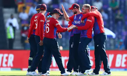 ബംഗ്ലാദേശിനെ എറിഞ്ഞിട്ട് ഇംഗ്ലണ്ട് ബംഗ്ലാദേശിനെ എറിഞ്ഞിട്ട് ഇംഗ്ലണ്ട്