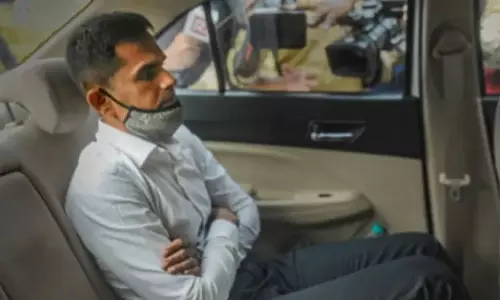 മയക്കുമരുന്ന് പിടികൂടിയില്ല, എന്നിട്ടും നൈജീരിയന് സ്വദേശിയെ പ്രതിയാക്കി, വെള്ളപേപ്പറില് ഒപ്പിടാന് എന്നെ നിര്ബന്ധിച്ചു: വാങ്കഡെക്കെതിരെ മറ്റൊരു സാക്ഷി മയക്കുമരുന്ന് പിടികൂടിയില്ല, എന്നിട്ടും നൈജീരിയന് സ്വദേശിയെ പ്രതിയാക്കി, വെള്ളപേപ്പറില് ഒപ്പിടാന് എന്നെ നിര്ബന്ധിച്ചു: വാങ്കഡെക്കെതിരെ മറ്റൊരു സാക്ഷി