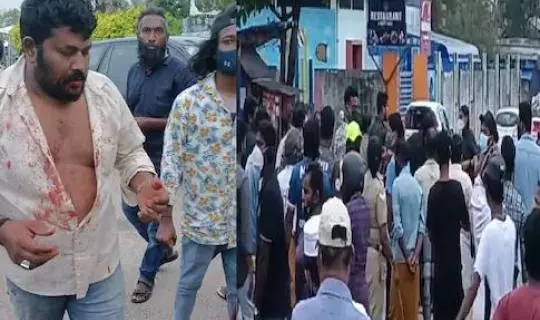 കപ്പലണ്ടിക്ക് എരിവില്ല; കൊല്ലം ബീച്ചില് കൂട്ടത്തല്ല്, നിരവധി പേര്ക്ക് പരിക്കേറ്റു കപ്പലണ്ടിക്ക് എരിവില്ല; കൊല്ലം ബീച്ചില് കൂട്ടത്തല്ല്, നിരവധി പേര്ക്ക് പരിക്കേറ്റു