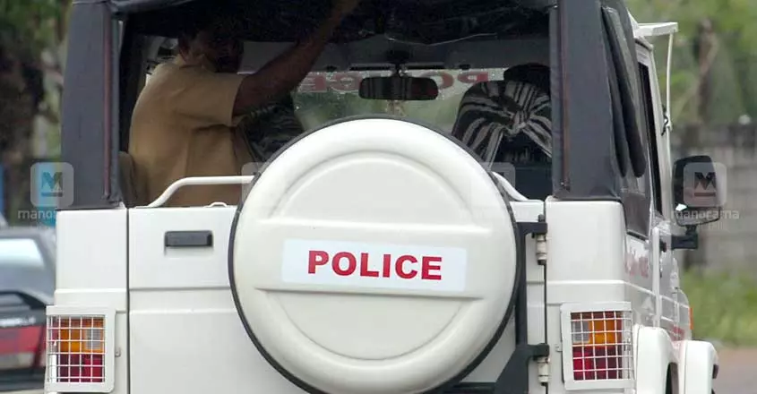 പതിനേഴുകാരി യുട്യൂബ് നോക്കി പ്രസവമെടുത്ത സംഭവം; അന്വേഷണം ഊർജിതമാക്കി പൊലീസ് പതിനേഴുകാരി യുട്യൂബ് നോക്കി പ്രസവമെടുത്ത സംഭവം; അന്വേഷണം ഊർജിതമാക്കി പൊലീസ്