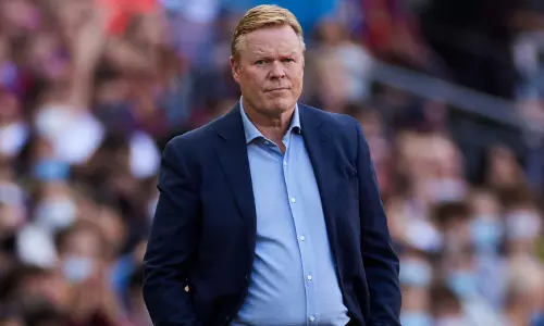 ബാഴ്സ പരിശീലകന് റൊണാള്ഡ് കുമാനെ പുറത്താക്കി ബാഴ്സ പരിശീലകന് റൊണാള്ഡ് കുമാനെ പുറത്താക്കി