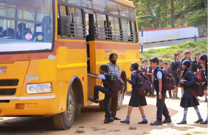 സ്കൂള്‍ ബസുകള്‍ പലതും സര്‍വീസ് നടത്തില്ല, സ്വകാര്യ ബസുകള്‍ സമരത്തിലേക്ക്; വിദ്യാര്‍ഥികള്‍ക്ക് യാത്രാ പ്രശ്നം