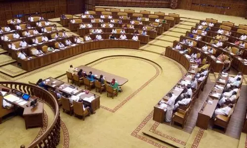 മുല്ലപ്പെരിയാർ വിഷയത്തിൽ മുഖ്യമന്ത്രിയുടെ നിലപാടിനെ ചൊല്ലി നിയമസഭയിൽ തർക്കം