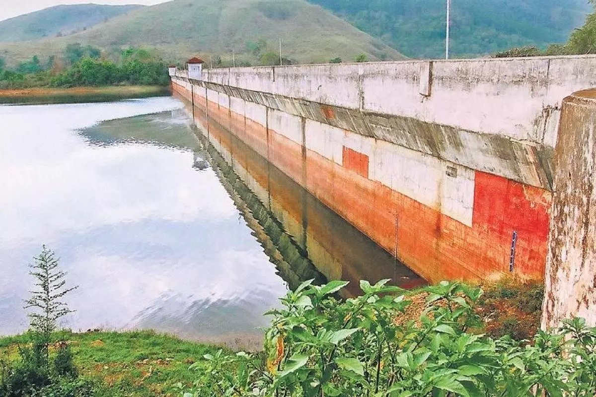 മൂന്നു ഷട്ടറുകള്‍ ഉയര്‍ത്തിയിട്ടും ജലനിരപ്പ് താഴാതെ മുല്ലപ്പെരിയാര്‍