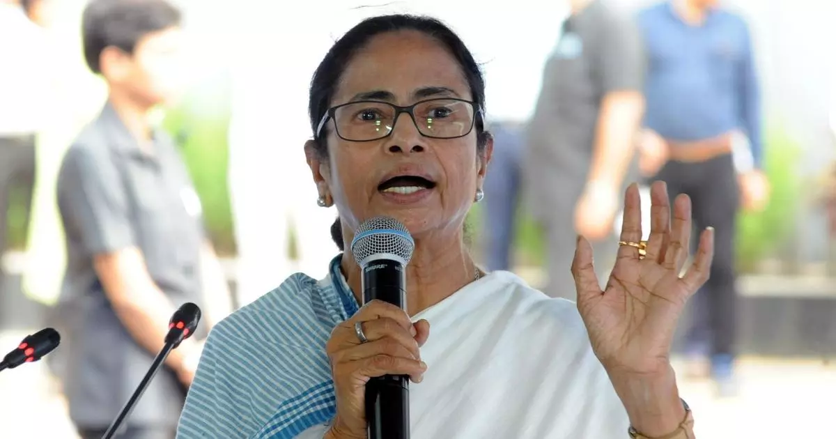 മോദിജി കൂടുതല് ശക്തനാവാന് കാരണം കോണ്ഗ്രസ്: രൂക്ഷവിമര്ശനവുമായി മമത ബാനര്ജി മോദിജി കൂടുതല് ശക്തനാവാന് കാരണം കോണ്ഗ്രസ്: രൂക്ഷവിമര്ശനവുമായി മമത ബാനര്ജി