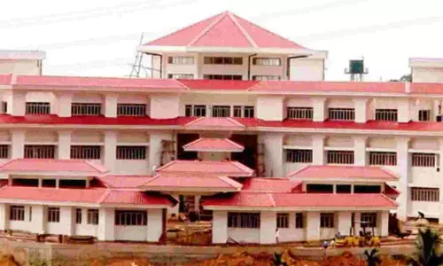 ത്രിപുരയിലെ വര്ഗീയ ആക്രമണങ്ങള്: ഹൈക്കോടതി സ്വമേധയാ കേസെടുത്തു ത്രിപുരയിലെ വര്ഗീയ ആക്രമണങ്ങള്: ഹൈക്കോടതി സ്വമേധയാ കേസെടുത്തു