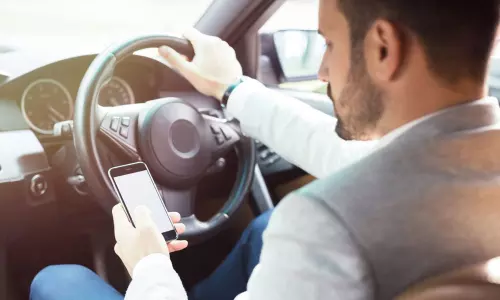 ഡ്രൈവിങിനിടെയുള്ള മൊബൈല്‍ ഫോണ്‍ ഉപയോഗം; നടപടികൾ ശക്തമാക്കി ഖത്തര്‍