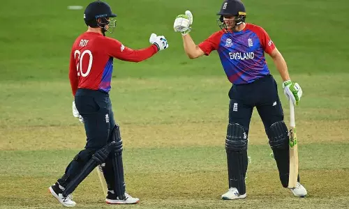 ആദ്യം എറിഞ്ഞിട്ടു, പിന്നെ അടിച്ചെടുത്തു; ഓസീസിനെതിരെ ഇംഗ്ലണ്ടിന് എട്ട് വിക്കറ്റ് ജയം ആദ്യം എറിഞ്ഞിട്ടു, പിന്നെ അടിച്ചെടുത്തു; ഓസീസിനെതിരെ ഇംഗ്ലണ്ടിന് എട്ട് വിക്കറ്റ് ജയം