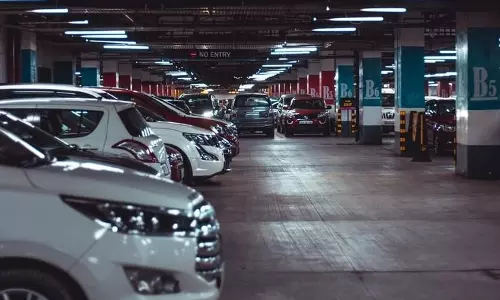 ഷോപ്പിങ് മാളുകളിലെ അനധികൃത പാര്‍ക്കിങ് ഫീസ്; കോഴിക്കോട് കോര്‍പ്പറേഷന്‍ നടപടി തുടങ്ങി