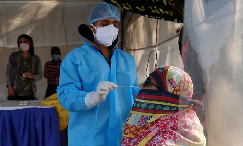 രാജ്യത്ത് 12,830 പുതിയ കോവിഡ് കേസുകൾ;  446 മരണം