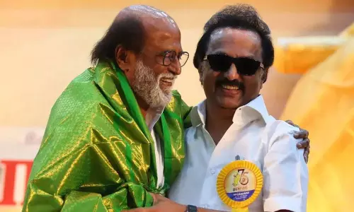 പത്തു മിനിറ്റ് കൂടിക്കാഴ്ച; രജനിയെ കണ്ട് സ്റ്റാലിൻ പത്തു മിനിറ്റ് കൂടിക്കാഴ്ച; രജനിയെ കണ്ട് സ്റ്റാലിൻ