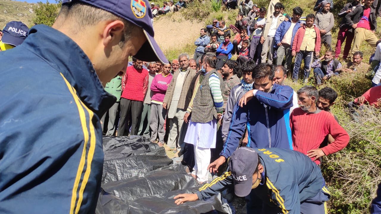 ഡെറാഡൂണിൽ ബസ് തോട്ടിലേക്ക് മറിഞ്ഞ് 13 പേർ മരിച്ചു