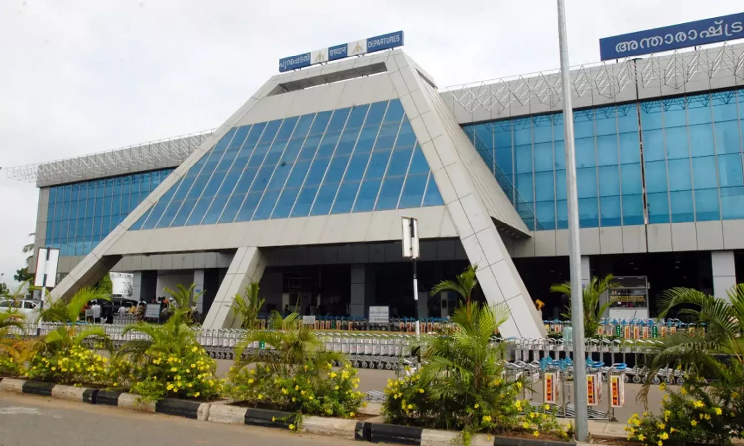 ഹജ്ജ് എംബാർക്കേഷൻ കേന്ദ്രങ്ങളുടെ പട്ടികയിൽ ഇത്തവണയും കരിപ്പൂരില്ല ഹജ്ജ് എംബാർക്കേഷൻ കേന്ദ്രങ്ങളുടെ പട്ടികയിൽ ഇത്തവണയും കരിപ്പൂരില്ല