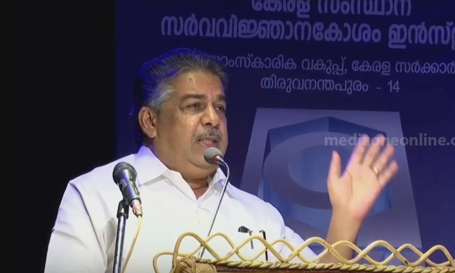 സ്ത്രീ എന്ന പേര് ഉപയോഗിച്ചാൽ തന്നെ പ്രശ്നമെന്ന് മന്ത്രി സജി ചെറിയാന് സ്ത്രീ എന്ന പേര് ഉപയോഗിച്ചാൽ തന്നെ പ്രശ്നമെന്ന് മന്ത്രി സജി ചെറിയാന്