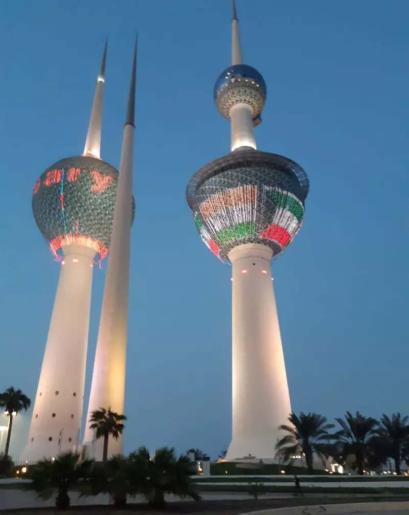 കുവൈത്ത് ടവറിൽ ഇന്ത്യയുടെ ദേശീയ പതാക തെളിഞ്ഞു