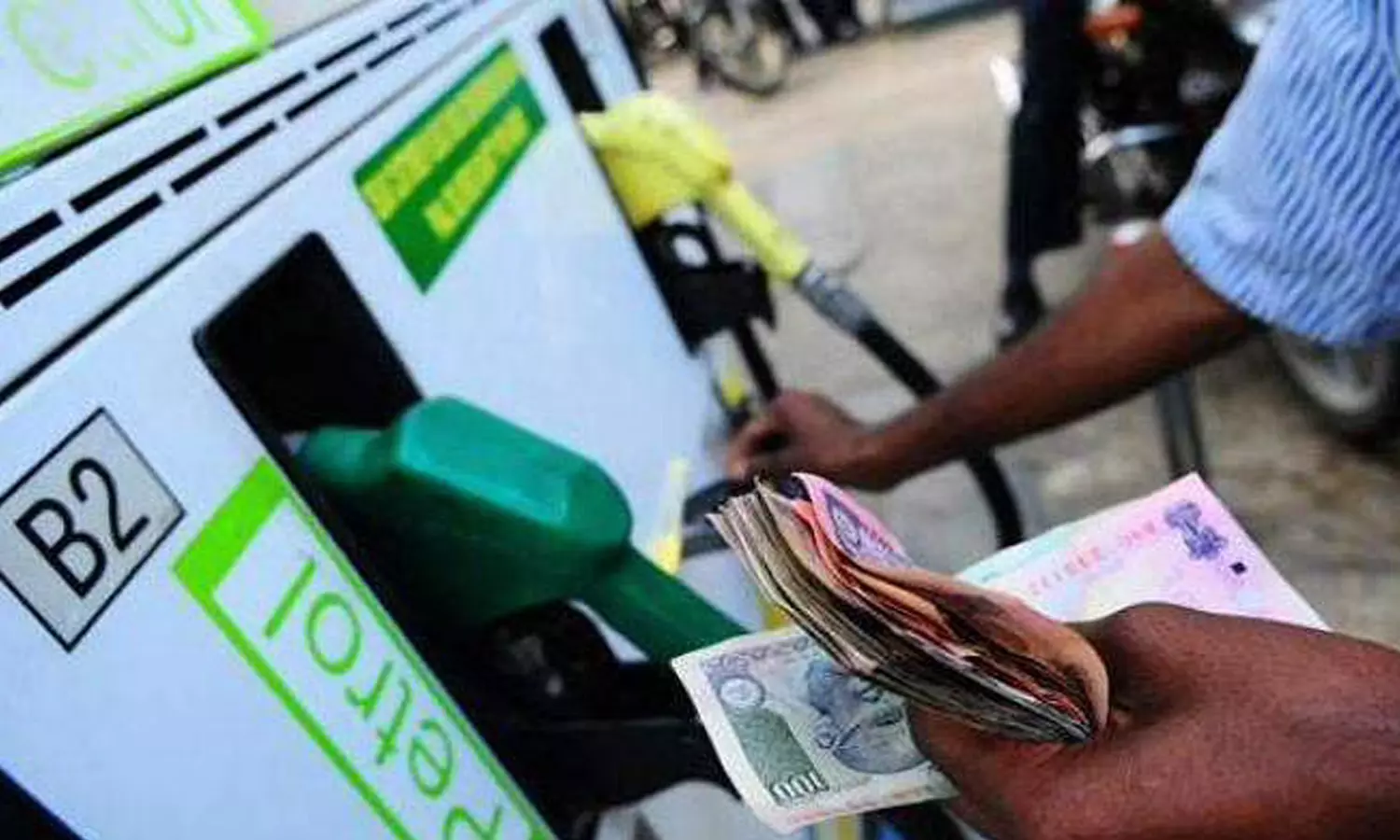 രക്ഷയില്ല; നാളെയും ഇന്ധനവില കൂടും