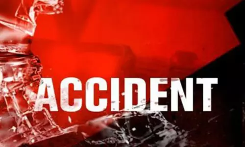 പാൽവണ്ടി ജ്വല്ലറിയിലേക്ക് ഇടിച്ചു കയറി മൂന്ന് പേർക്ക് പരിക്ക്