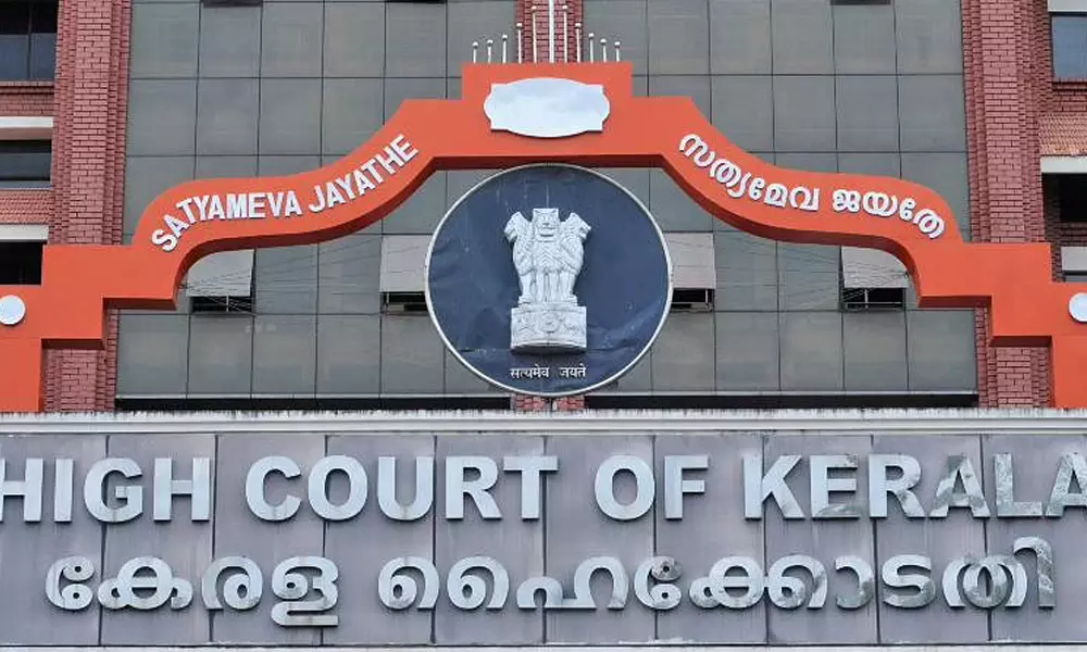 സ്വർണക്കടത്ത് കേസിൽ യു.എ.പി.എ നിലനിൽക്കില്ലെന്ന് ഹൈക്കോടതി സ്വർണക്കടത്ത് കേസിൽ യു.എ.പി.എ നിലനിൽക്കില്ലെന്ന് ഹൈക്കോടതി