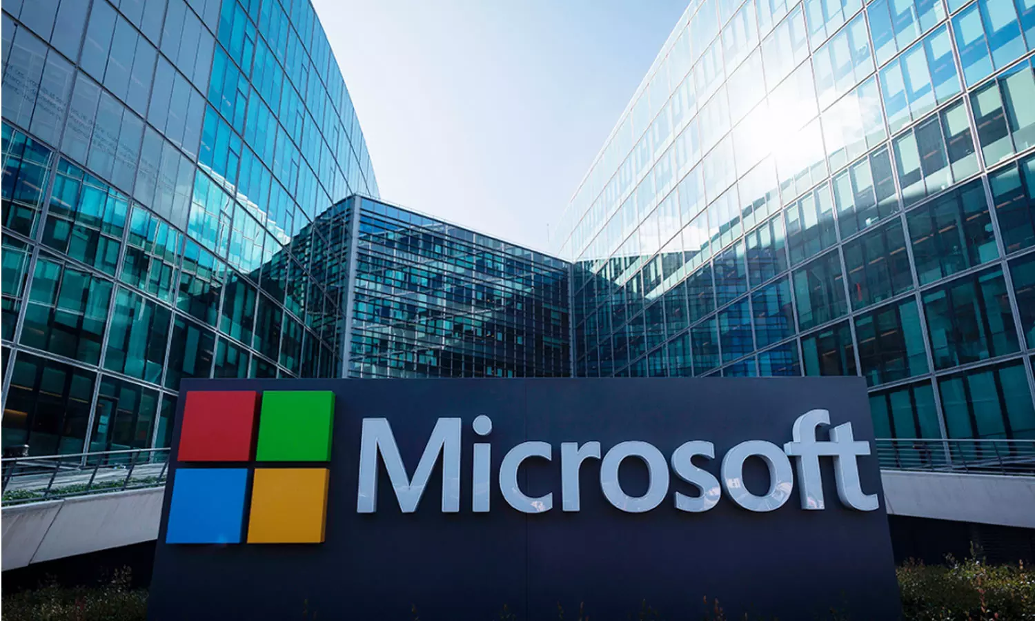 ആപ്പിളിനെ പിന്നിലാക്കി മൈക്രോസോഫ്റ്റ് ലോകത്തെ ഏറ്റവും മൂല്യമുള്ള കമ്പനി ആപ്പിളിനെ പിന്നിലാക്കി മൈക്രോസോഫ്റ്റ് ലോകത്തെ ഏറ്റവും മൂല്യമുള്ള കമ്പനി