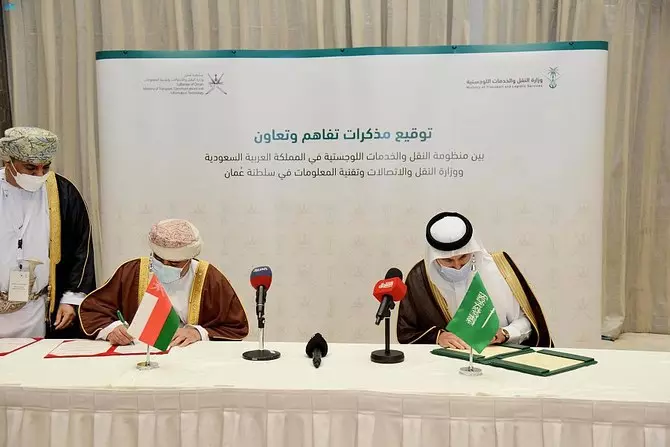 കര, വ്യോമ ഗതാഗത മേഖലയിൽ ഒമാനും സൗദി അറേബ്യയും ധാരണപത്രങ്ങളിൽ ഒപ്പുവച്ചു