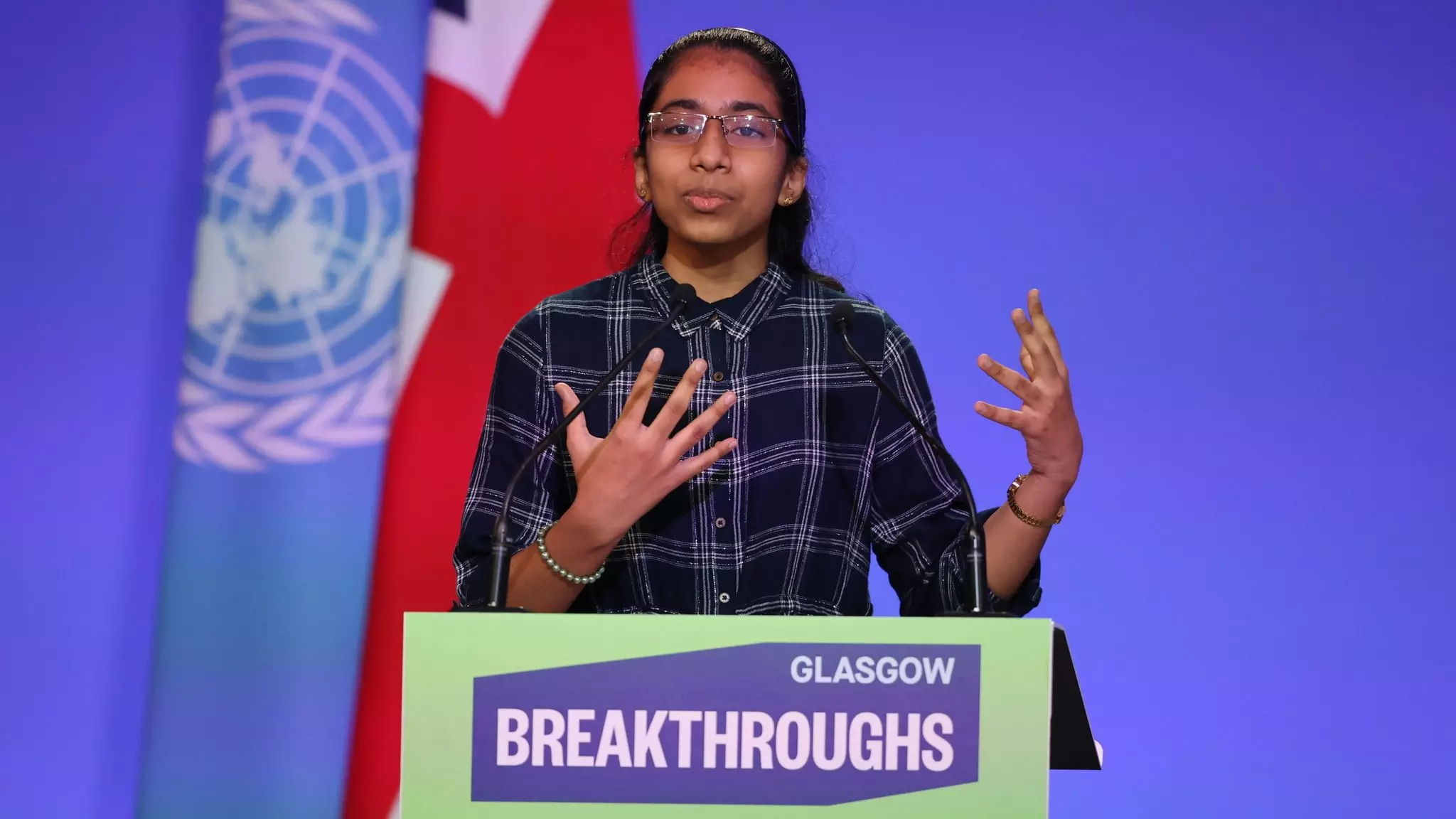 സംസാരം നിര്‍ത്തൂ പ്രവര്‍ത്തിച്ചു തുടങ്ങൂ; ഉച്ചകോടി വേദിയില്‍ താരമായി ഇന്ത്യന്‍ വിദ്യാര്‍ഥിനി