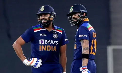 നെറ്റിൽ പന്തടിച്ചു പറത്തി കോഹ്ലിയും രോഹിതും; വീഡിയോ പങ്കുവച്ച് ബിസിസിഐ നെറ്റിൽ പന്തടിച്ചു പറത്തി കോഹ്ലിയും രോഹിതും; വീഡിയോ പങ്കുവച്ച് ബിസിസിഐ