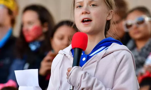 കൂടുതല്‍ ബ്ലാ ബ്ലാ വേണ്ട ; കാലാവസ്ഥാ ഉച്ചകോടി നടക്കുന്ന വേദിക്കരികെ പ്രതിഷേധവുമായി ഗ്രേറ്റ തുന്‍ബര്‍ഗ്