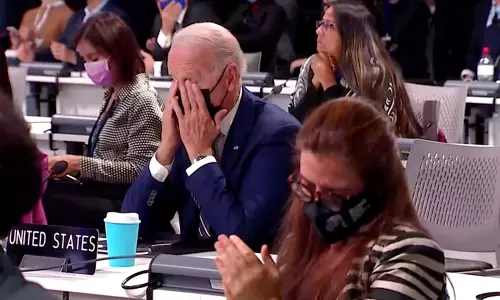 ഉച്ചകോടി വേദിയില്‍ തീപ്പൊരി പ്രസംഗം , ഉറക്കത്തിലേക്ക് വഴുതിവീണ് ജോ ബൈഡന്‍; വീഡിയോ വൈറല്‍