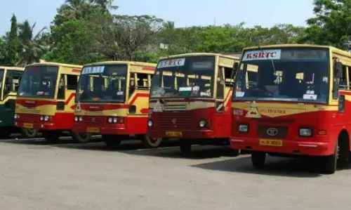 നാളെ അര്ധരാത്രി മുതല് കെഎസ്ആര്ടിസി ബസ് പണിമുടക്ക് നാളെ അര്ധരാത്രി മുതല് കെഎസ്ആര്ടിസി ബസ് പണിമുടക്ക്