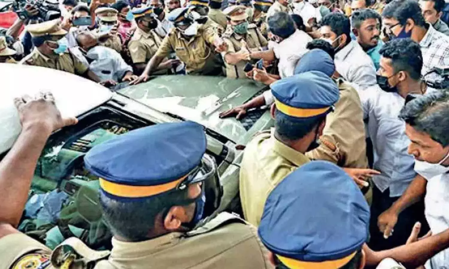 കോൺഗ്രസ് ദേശീയ പാത ഉപരോധം;11 പേർ കൂടി അറസ്റ്റിൽ കോൺഗ്രസ് ദേശീയ പാത ഉപരോധം;11 പേർ കൂടി അറസ്റ്റിൽ