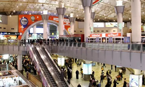 കുവൈത്തിലേക്കുള്ള വിമാനടിക്കറ്റ് നിരക്ക് നാൽപത് ശതമാനം വരെ കുറഞ്ഞതായി വ്യോമയാന വകുപ്പ് മേധാവി