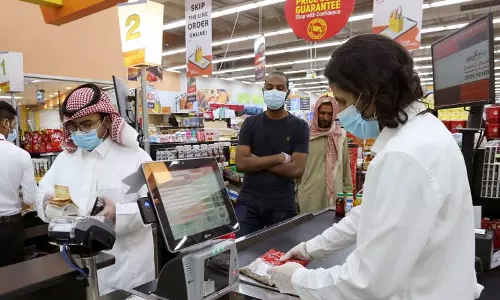 സൗദിയിൽ ഇനി ഇലക്ട്രോണിക് ബില്ലുകൾ മാത്രം; പേപ്പർ ബിൽ നൽകിയാൽ പിടിവീഴും