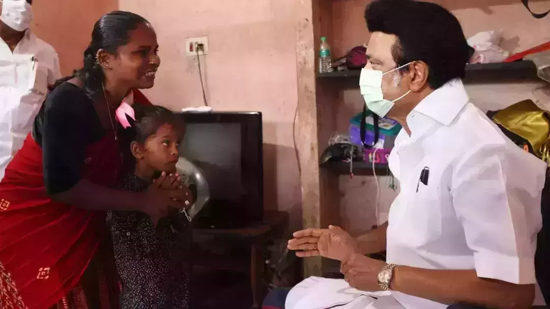 ക്ഷേത്രത്തിലെ അന്നദാനത്തില്‍ നിന്നും ഇറക്കിവിട്ട ആദിവാസി യുവതിയുടെ വീട്ടിലെത്തി സ്റ്റാലിന്‍