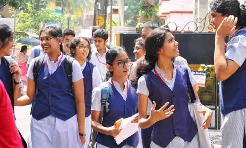 സംസ്ഥാനത്ത് എട്ടാം ക്ലാസ് തിങ്കളാഴ്ച മുതല്‍ തുടങ്ങും; ഒമ്പത്, പ്ലസ് വണ്‍ ക്ലാസുകള്‍ 15ന് തന്നെ