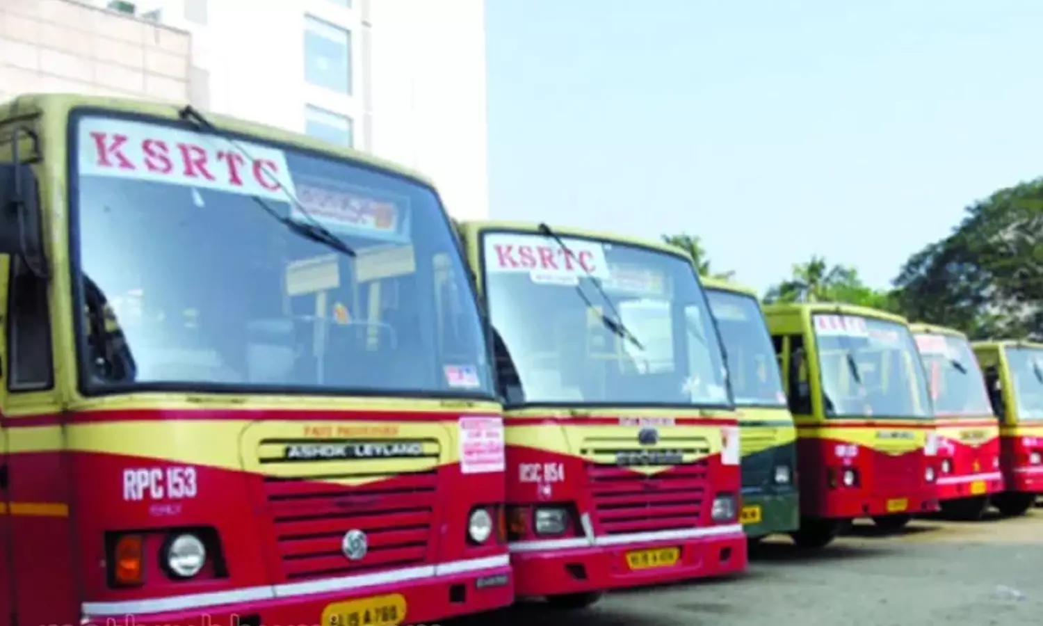 കെഎസ്ആർടിസി പണിമുടക്ക് തുടരുന്നു; ഹാജരാകുന്ന ജീവനക്കാർക്ക് ഡബിൾ ഡ്യൂട്ടി നൽകി സർവീസ് കെഎസ്ആർടിസി പണിമുടക്ക് തുടരുന്നു; ഹാജരാകുന്ന ജീവനക്കാർക്ക് ഡബിൾ ഡ്യൂട്ടി നൽകി സർവീസ്