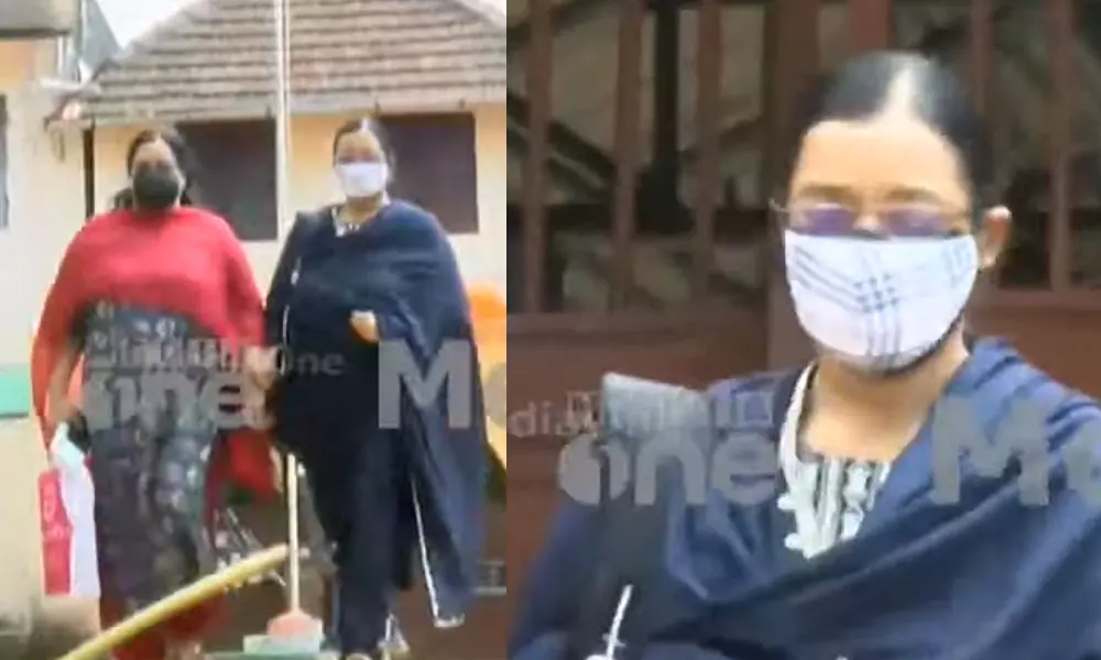 ജയിലില് നിന്ന് പുറത്തിറങ്ങി; ഒന്നും മിണ്ടാതെ സ്വപ്ന ജയിലില് നിന്ന് പുറത്തിറങ്ങി; ഒന്നും മിണ്ടാതെ സ്വപ്ന