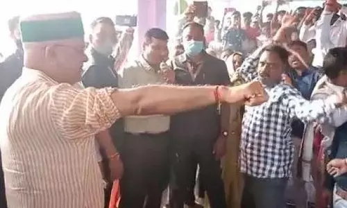 ഐശ്വര്യം വരാന്‍ ചാട്ടവാറടിയേറ്റുവാങ്ങി ഛത്തീസ്ഗഡ് മുഖ്യമന്ത്രി; വീഡിയോ