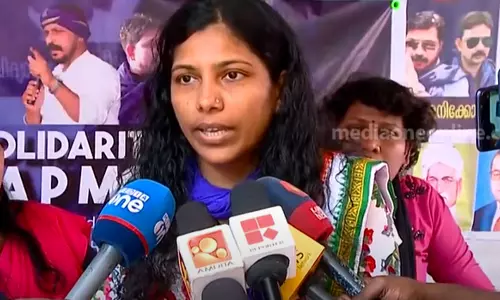 ജാതി വിവേചനം; അധ്യാപകനെ പുറത്താക്കാതെ സമരം അവസാനിപ്പിക്കില്ലെന്ന് ഗവേഷക