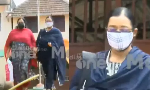 ജയിലില് നിന്ന് പുറത്തിറങ്ങി; ഒന്നും മിണ്ടാതെ സ്വപ്ന ജയിലില് നിന്ന് പുറത്തിറങ്ങി; ഒന്നും മിണ്ടാതെ സ്വപ്ന