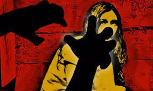 പത്തനംതിട്ട കോന്നിയിൽ അച്ഛൻ മകളെ പീഡിപ്പിച്ച് ഗർഭിണിയാക്കി