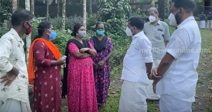 ജാതി വിവേചനമെന്ന് പരാതി: ദലിത് കുടുബങ്ങളെ എംഎല്എ പ്രമോദ് നാരായണന് സന്ദര്ശിച്ചു ജാതി വിവേചനമെന്ന് പരാതി: ദലിത് കുടുബങ്ങളെ എംഎല്എ പ്രമോദ് നാരായണന് സന്ദര്ശിച്ചു