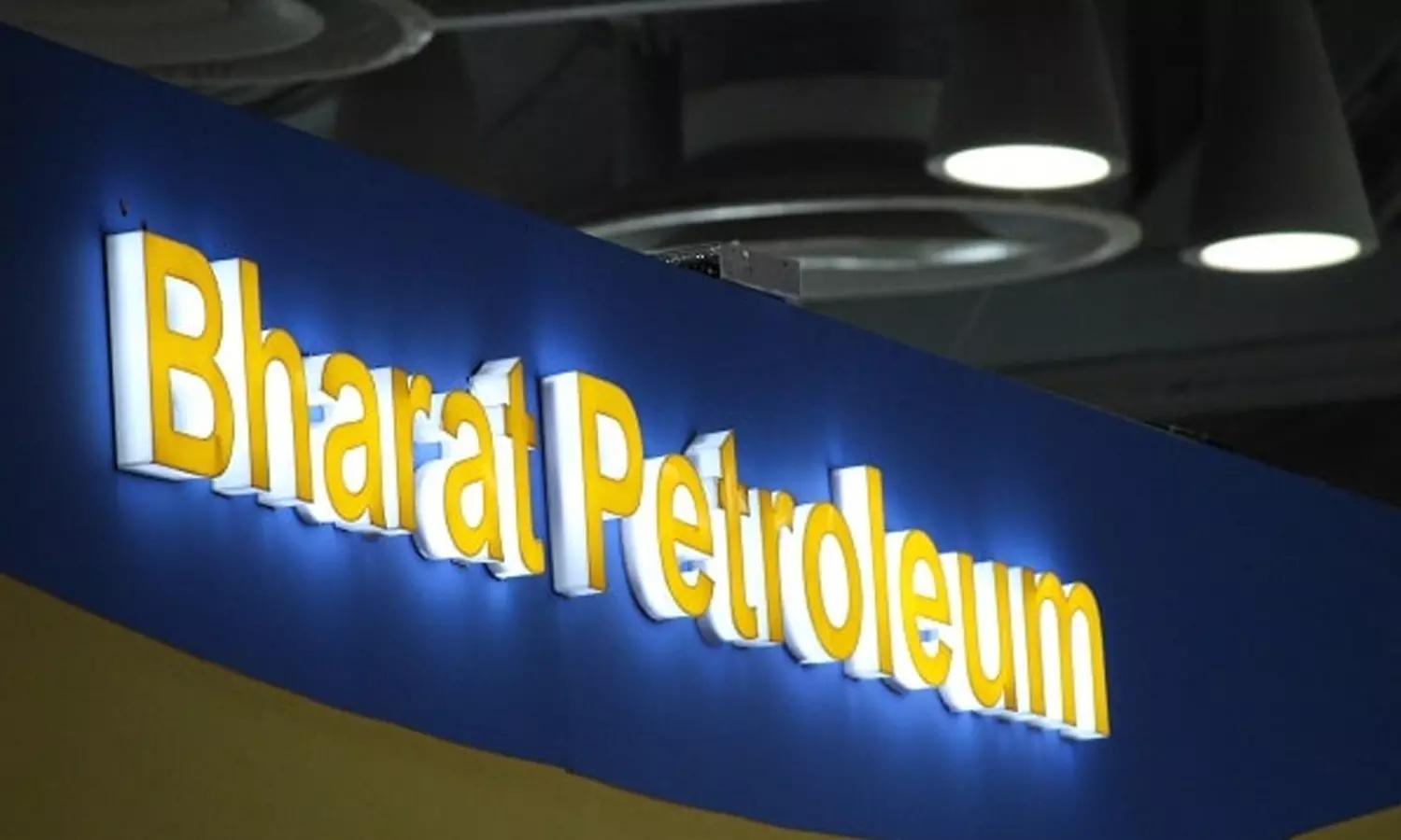 ഇവിയിലേക്ക് മാറി പെട്രോളിയം കമ്പനികളും; 7,000 ഇവി ചാർജിങ് സ്റ്റേഷൻ സ്ഥാപിക്കാൻ ബിപിസിഎൽ ഇവിയിലേക്ക് മാറി പെട്രോളിയം കമ്പനികളും; 7,000 ഇവി ചാർജിങ് സ്റ്റേഷൻ സ്ഥാപിക്കാൻ ബിപിസിഎൽ