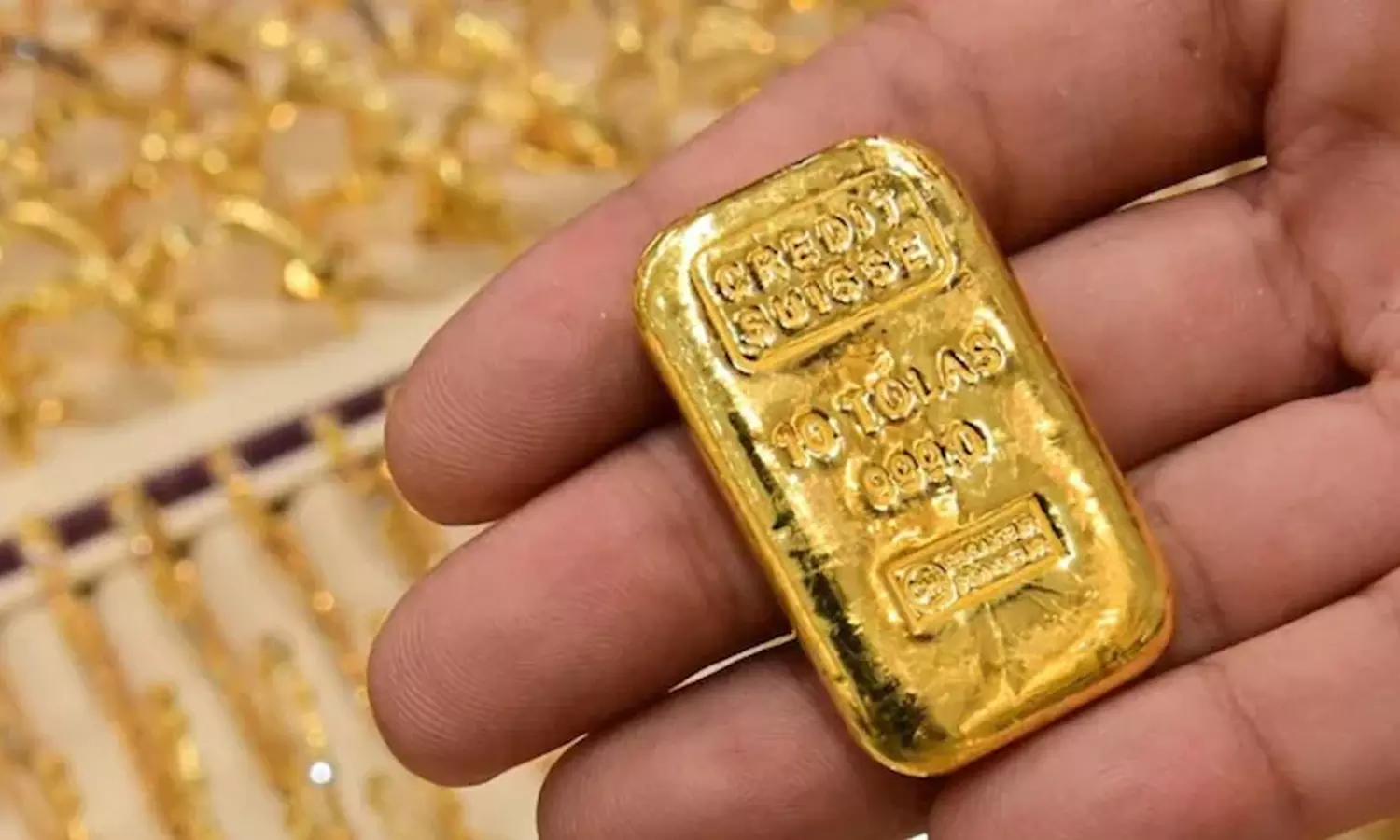 കരിപ്പൂർ വിമാനത്താവളം വഴി സ്വർണം കടത്തിയ എയർ ഇന്ത്യ എക്സ്പ്രസ് ജീവനക്കാരി അറസ്റ്റിൽ കരിപ്പൂർ വിമാനത്താവളം വഴി സ്വർണം കടത്തിയ എയർ ഇന്ത്യ എക്സ്പ്രസ് ജീവനക്കാരി അറസ്റ്റിൽ