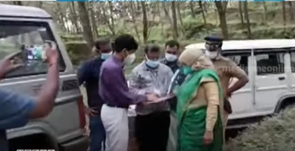 ഉരുൾപൊട്ടൽ ഭീഷണി; നാദാപുരം അടുപ്പില്‍ കോളനിയിലെ കുടുംബങ്ങളെ പുനരധിവസിപ്പിക്കുന്നു