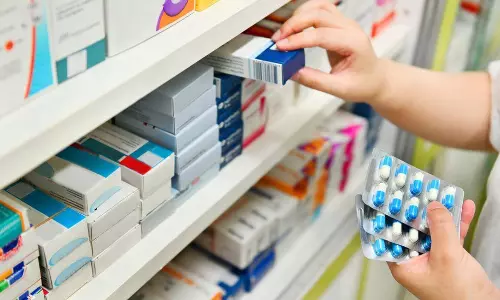 പുനലൂരിൽ ആദിവാസി യുവതിക്ക് മെഡിക്കൽ ഷോപ്പ് ഉടമ മരുന്ന് നിഷേധിച്ചതായി പരാതി